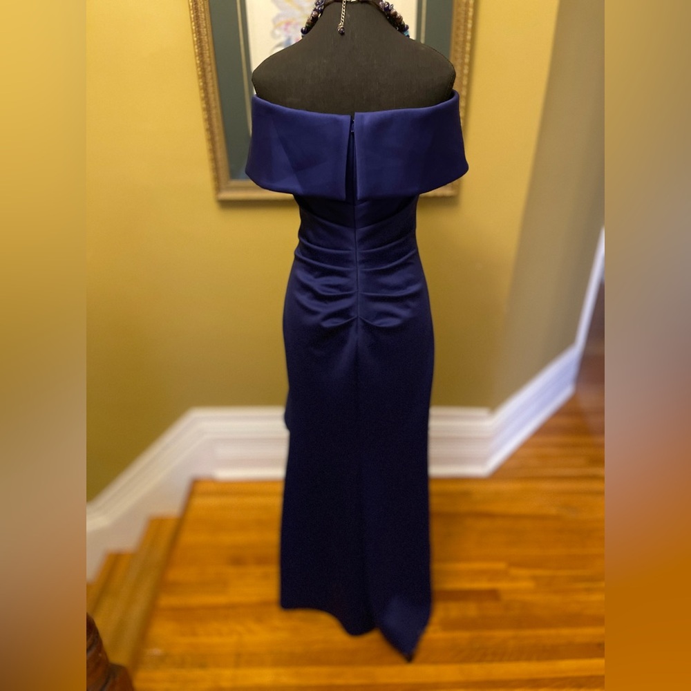Gown - Picture 4 of 6
